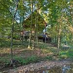 Creekside Broken Bow Cabin With Hot Tub And Fire Pit!