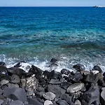 Nick & Santo'S Holiday Homes Beach Front Lux
