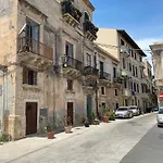 Casa Vacanze Maniace 80