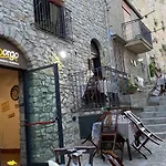 Case Vacanze Ai Piedi Del Castello