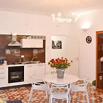 Quattroquarti Stradivari Home