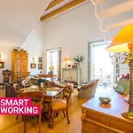 Charming Apartment In The City Center By Wonderful Italy