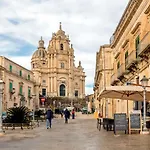 Charming Apartment In Ragusa With City View 70 M²