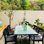 Oli'S Charming House