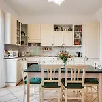 Roomy And Bright Apartment With Balconies X6