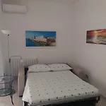 A Due Passi Dal Teatro Greco