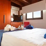 Alsave Casesicule, Sea View Apartment With Veranda And Terrace, 50 Mt From The Beach, Wi-Fi