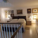 Ortigia Family House