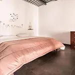 Tavola Tonda Apartament
