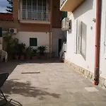 Casa Viola Elegante E Sul Mare Di Mondello