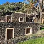 Antique Rural Dammuso With Pool And Sea View