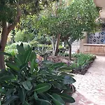 Colazione In Giardino Con Vista Mare