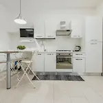 Black And White Apartment By Wonderful Italy