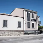 B&B Makari Holiday Home