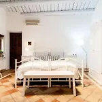 A 50 Passi Dal Tempio Di Apollo