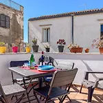 Sunny Holiday Apartment - Ortigia