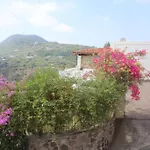 Villetta Indipendente Isola Di Lipari. Panoramica.