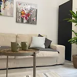 Apartment Alfonzetti-5 Min Walk To Central Train And Bus Station