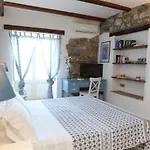 Coastal Seaview Suite & Central Balcony Street View Studio