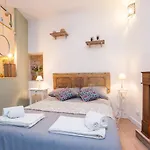 Homes4Holidays - Artistic Nest