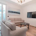 Al Cavaliere Design Apartment Downtown