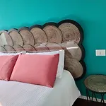 Liotru Maisonne, Rooms With En-Suite Bathroom And Shared Bathroom