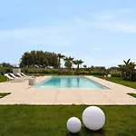 Villa Paradiso With Pool, Fireplace & Barbeque