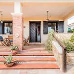 Arianna'S House With Sea View, Parking And Wi-Fi