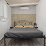 Letizia House
