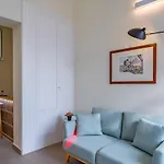 Seaview Modern Apartment With Balcony