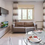 Lovely Flat With Balcony And Private Parking