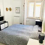 Cosy Apartment With Free Parking