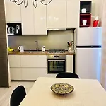 Cosy Apartment With Free Parking