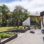 City Cottage With Garden & Pool By Wonderful Italy