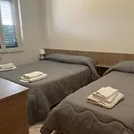 Airport Tourist'S House