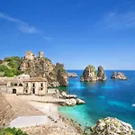 Appartamento In Centro Storico Con Ampio Terrazzo Sul Mare