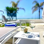 Beachside, Luxury Apartment