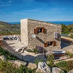 Villa Stone Walls With Jacuzzi