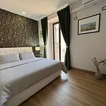 Emanuele Room