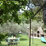 Chalet Tra Gli Ulivi: • Giardino • Wifi • A/C • Bbq