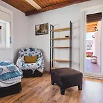 Ibiscus Apartment With Terrace By Wonderful Italy