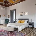 Appartamento Con Tetti Affrescati A Catania Centro