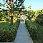 Villa Flora: Un'Oasi Verde A 100 M Dal Mare