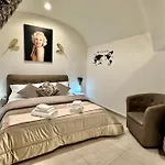 Lucrezia'S Home A