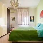 Appartamento In Villa-Giardino- 50 Mt Dal Mare