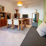 Appartamento In Villa-Giardino- 50 Mt Dal Mare