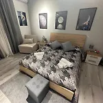 La Via Di Mezzo