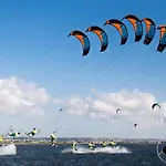 Kitezone Apartment, Fast Wifi, Private Parking