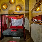 Black Hole Rooms