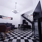 Casa Vacanze A Nicolosi - Etna - Black And White